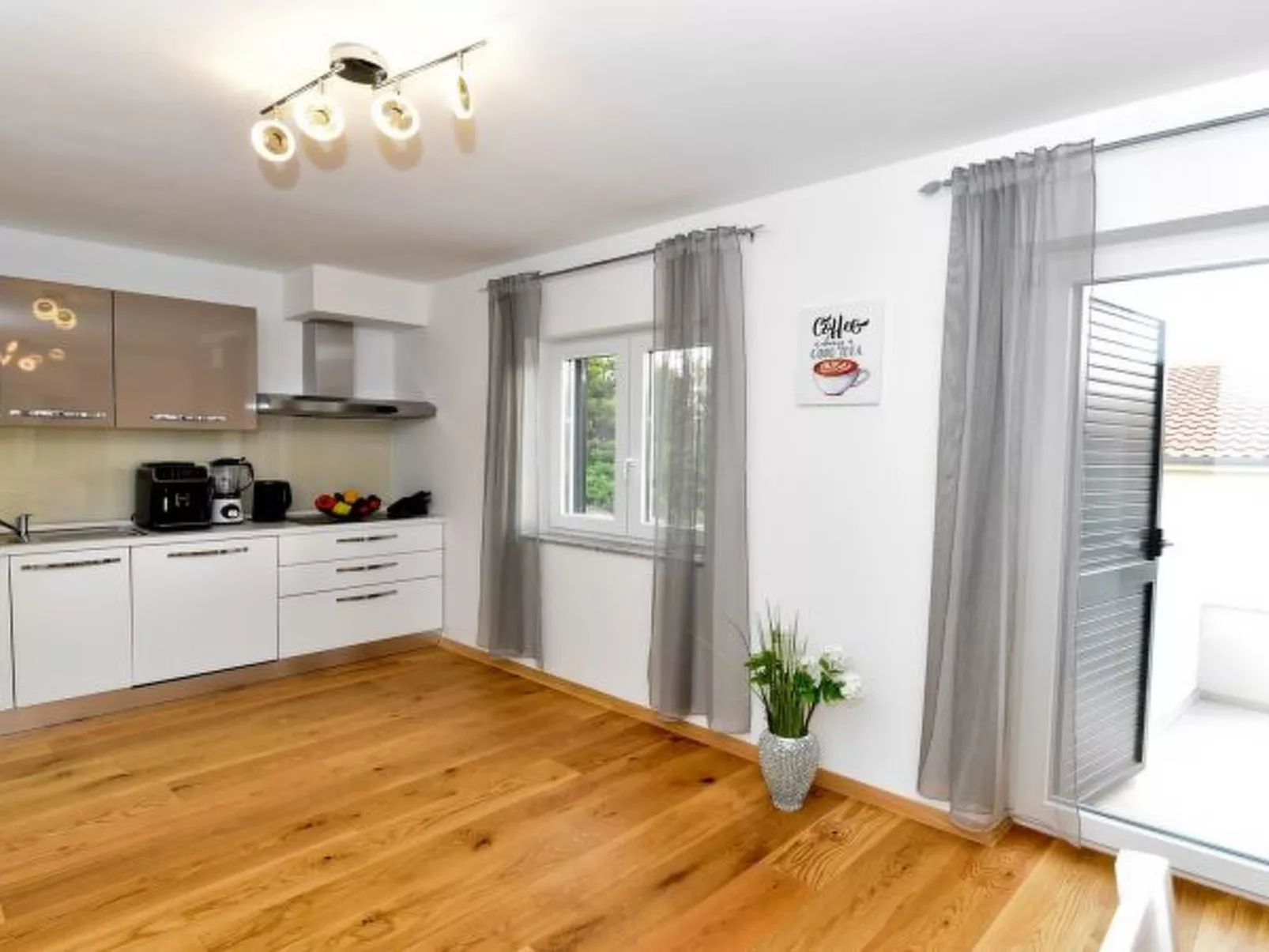 Villa Pinia with pool, Zadar - Image-tags.info