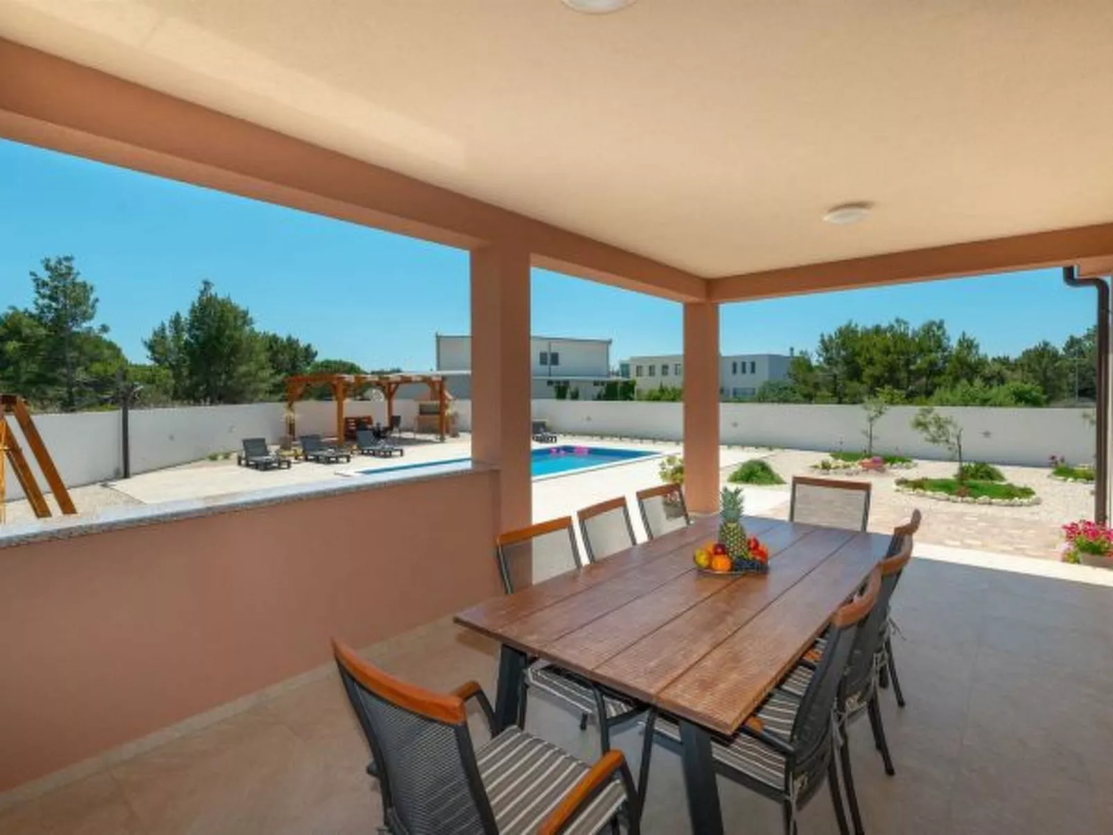 Villa First Hill with heated pool - Image-tags.info