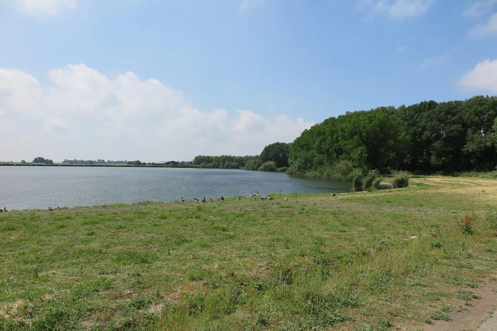 Lake view villa met zwem- vissteiger-Gebieden zomer 5km