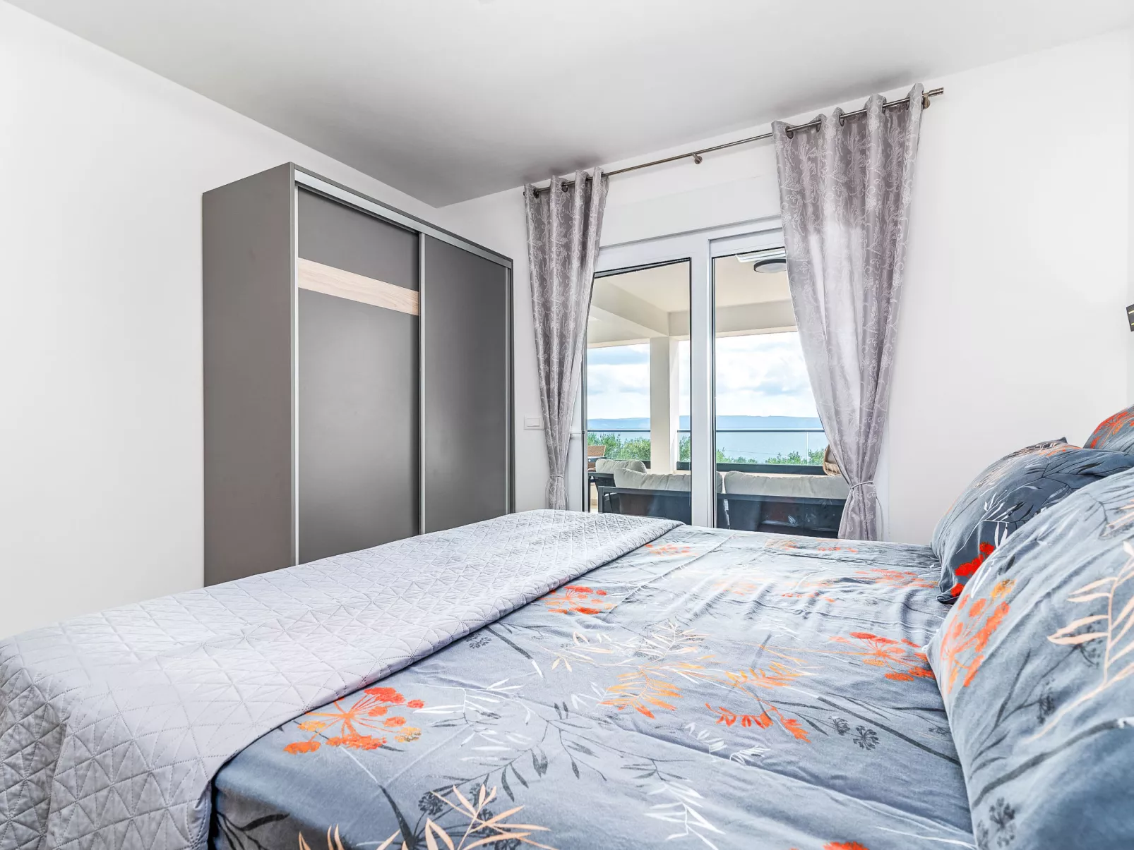 Ria with heated pool - Binnen