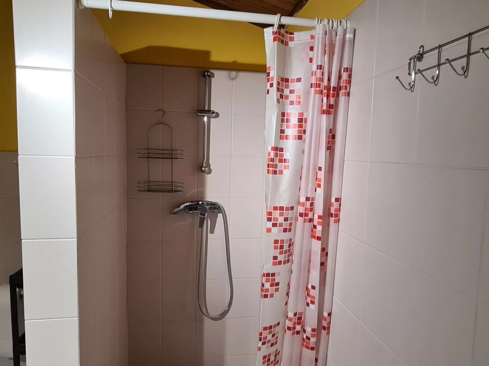 Freistehendes Haus mit eingezäuntem Grundstück an einer Lagune - Binnen