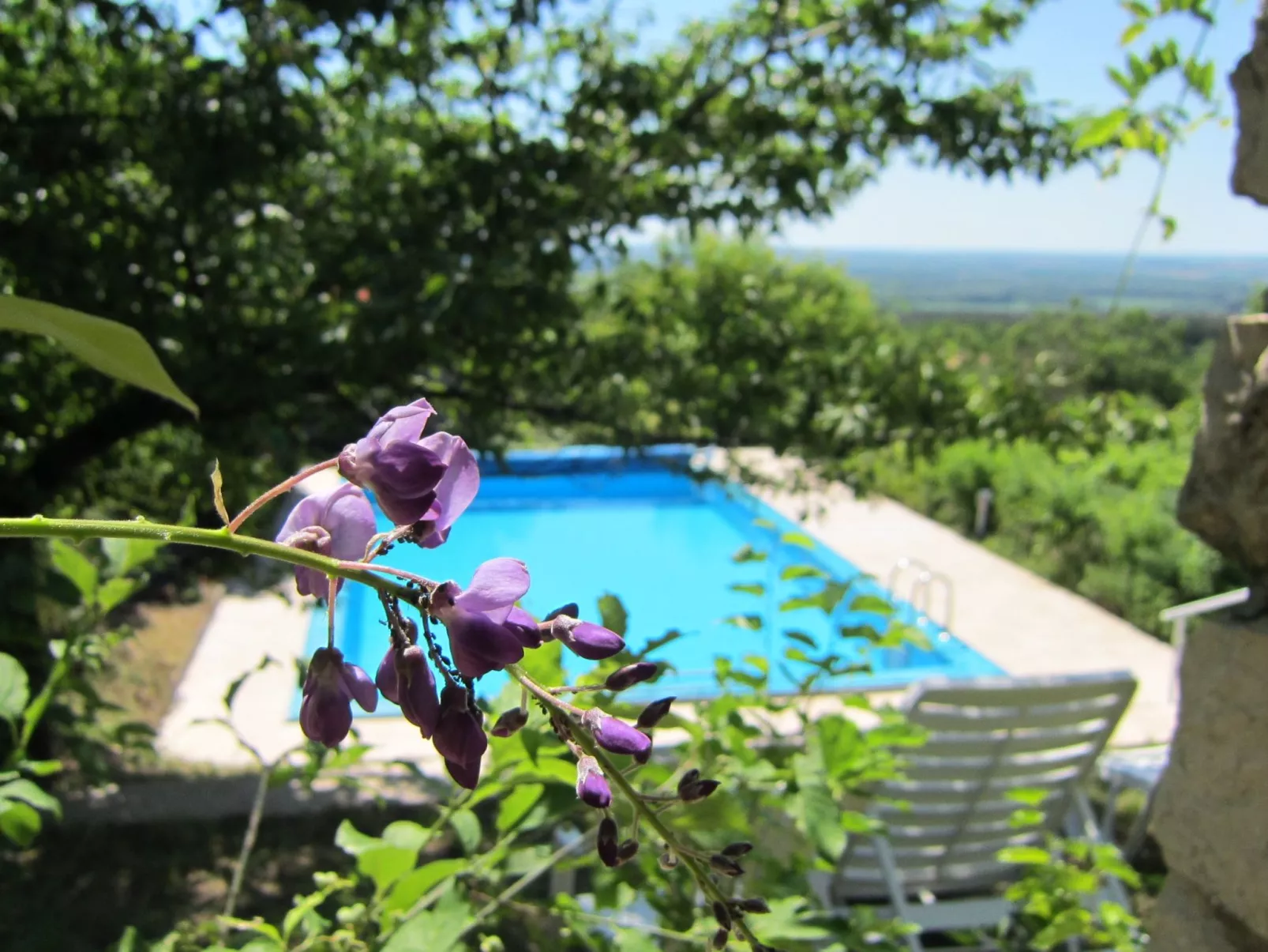 Traditionelle Villa mit Pool und Ausblick - Image-tags.info
