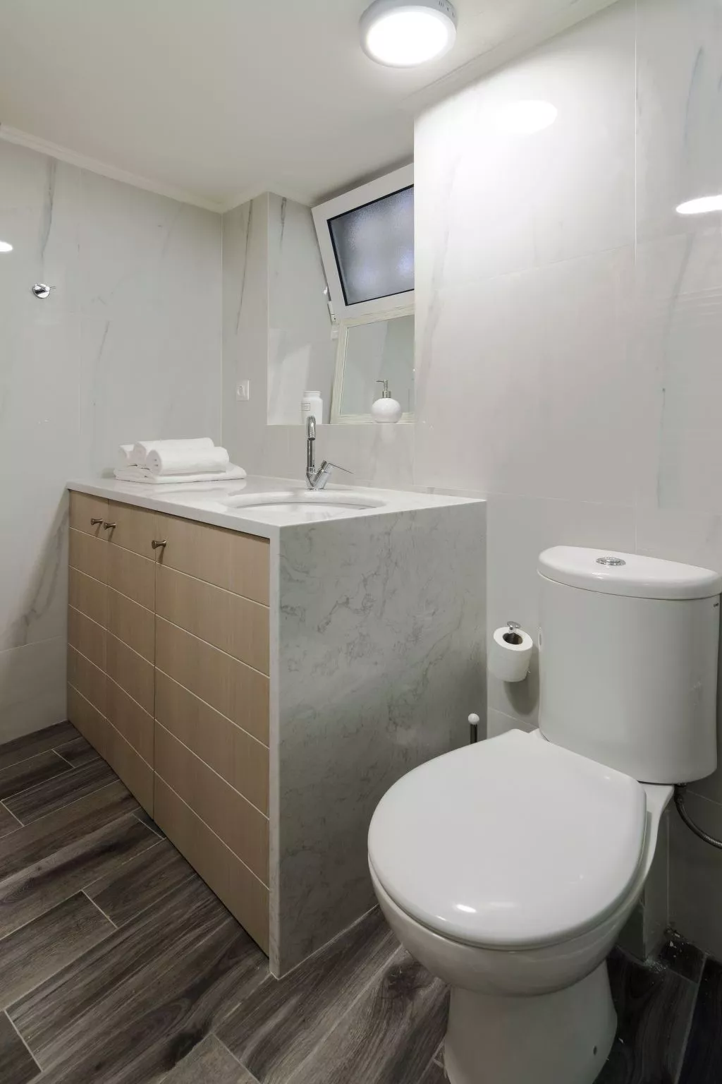 Leny's Seaside House - Binnen