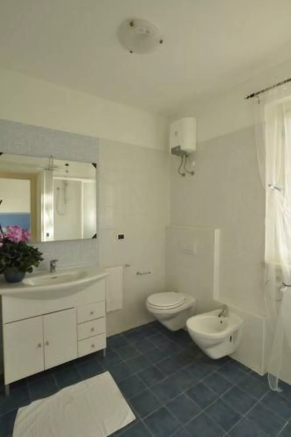 Geräumige Alloggion mit eigener Terrasse, AC - Image-tags.info