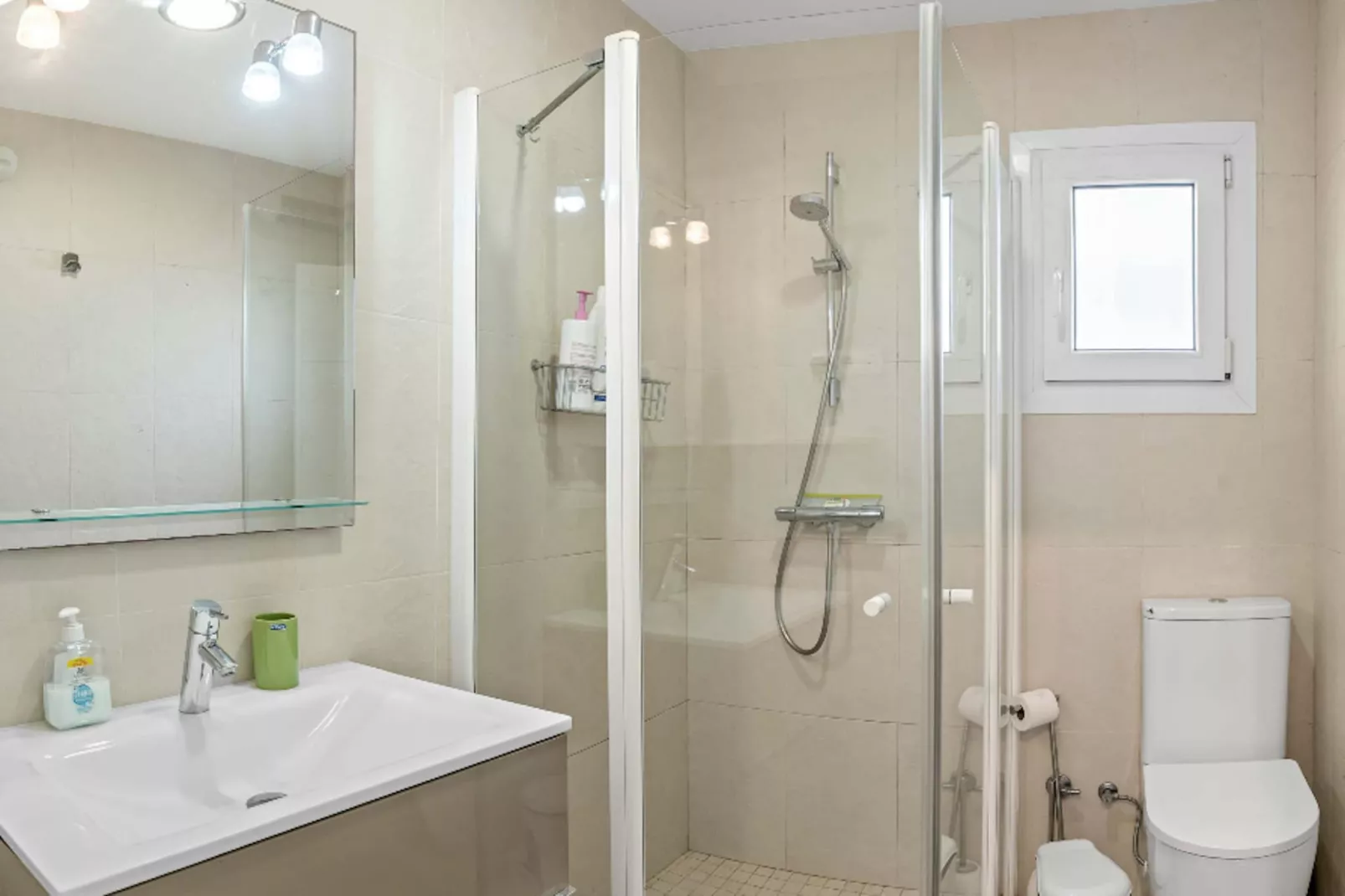 1100 - BEACH FRONT VILLA - Badkamer