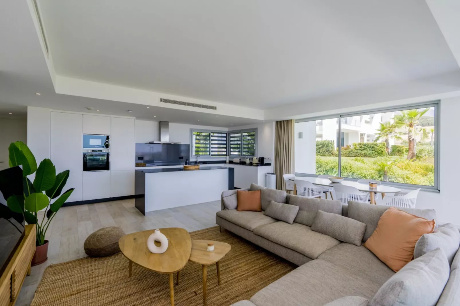 Stylish 3-Bed Apartment | Alcazaba Lagoon (1204) - Woonkamer