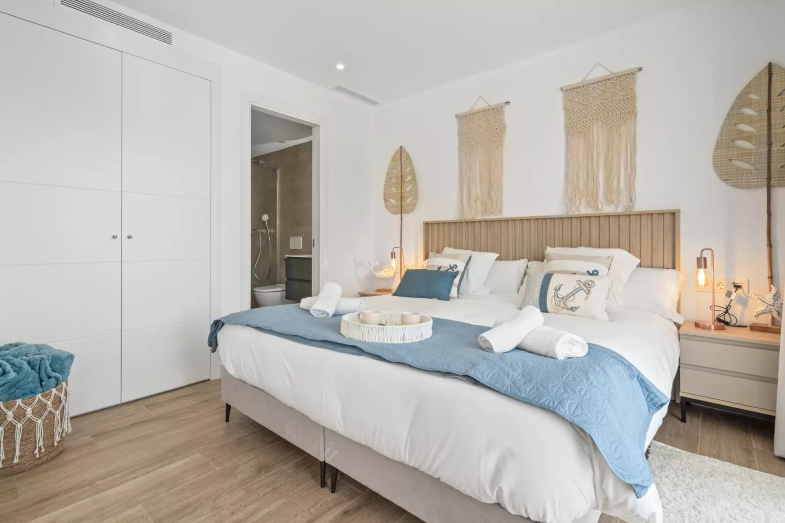 Modern 3-pax Apt & Solarium ALCAZABA LAGOON (2023) - Slaapkamer