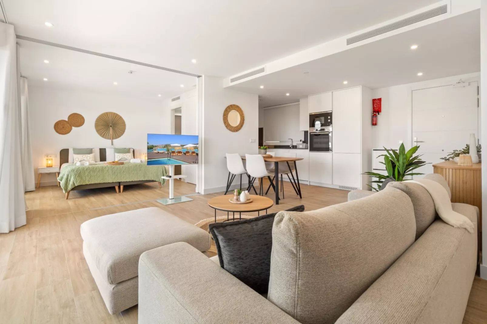 Stylish 2-Bed Apartment - ALCAZABA LAGOON (2115) - Slaapkamer