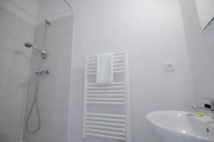Résidence du Château de Jouarres - Azille // Apt 3 P 6 pers - Badkamer