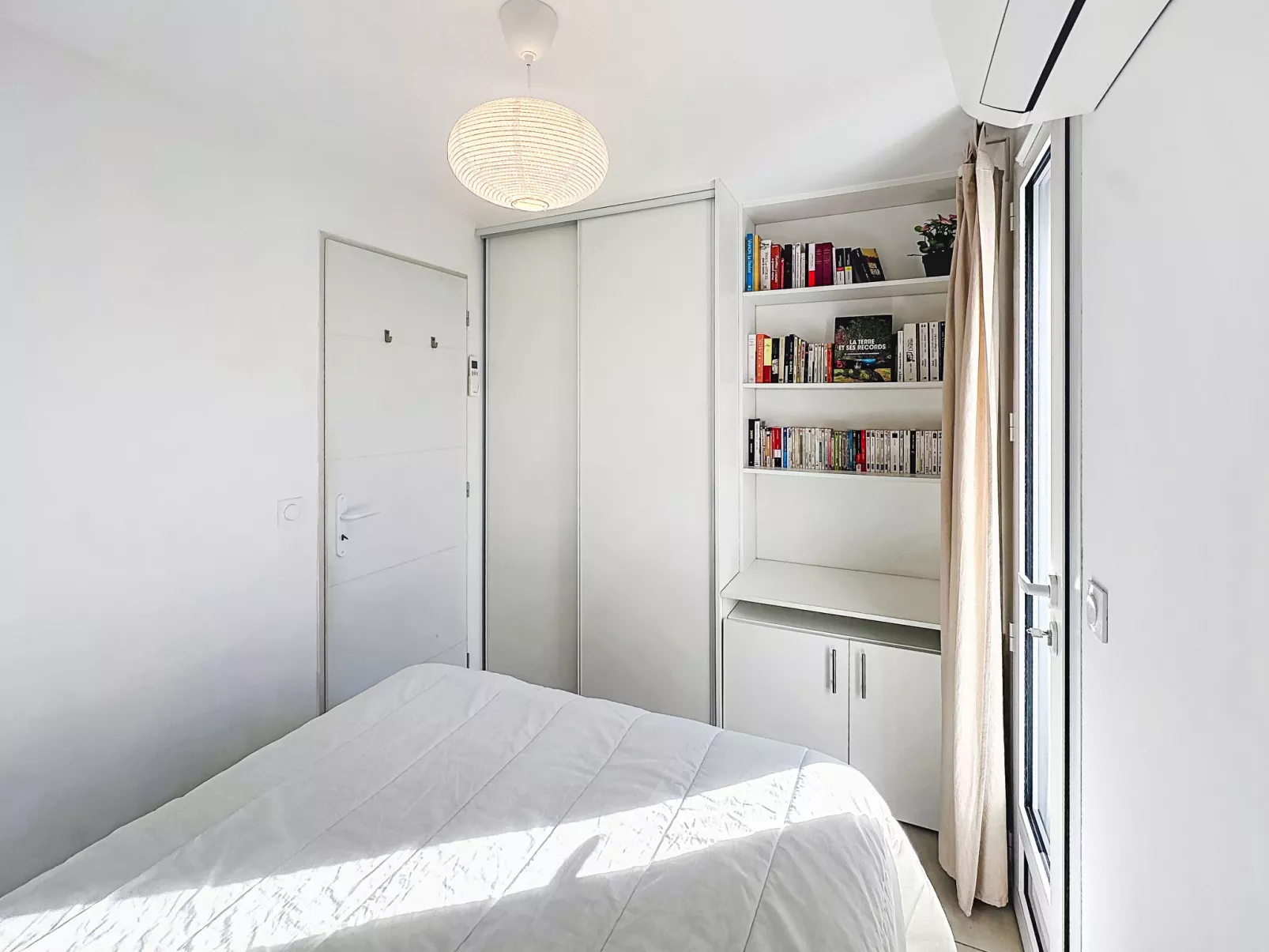 Le Perregaux - Binnen