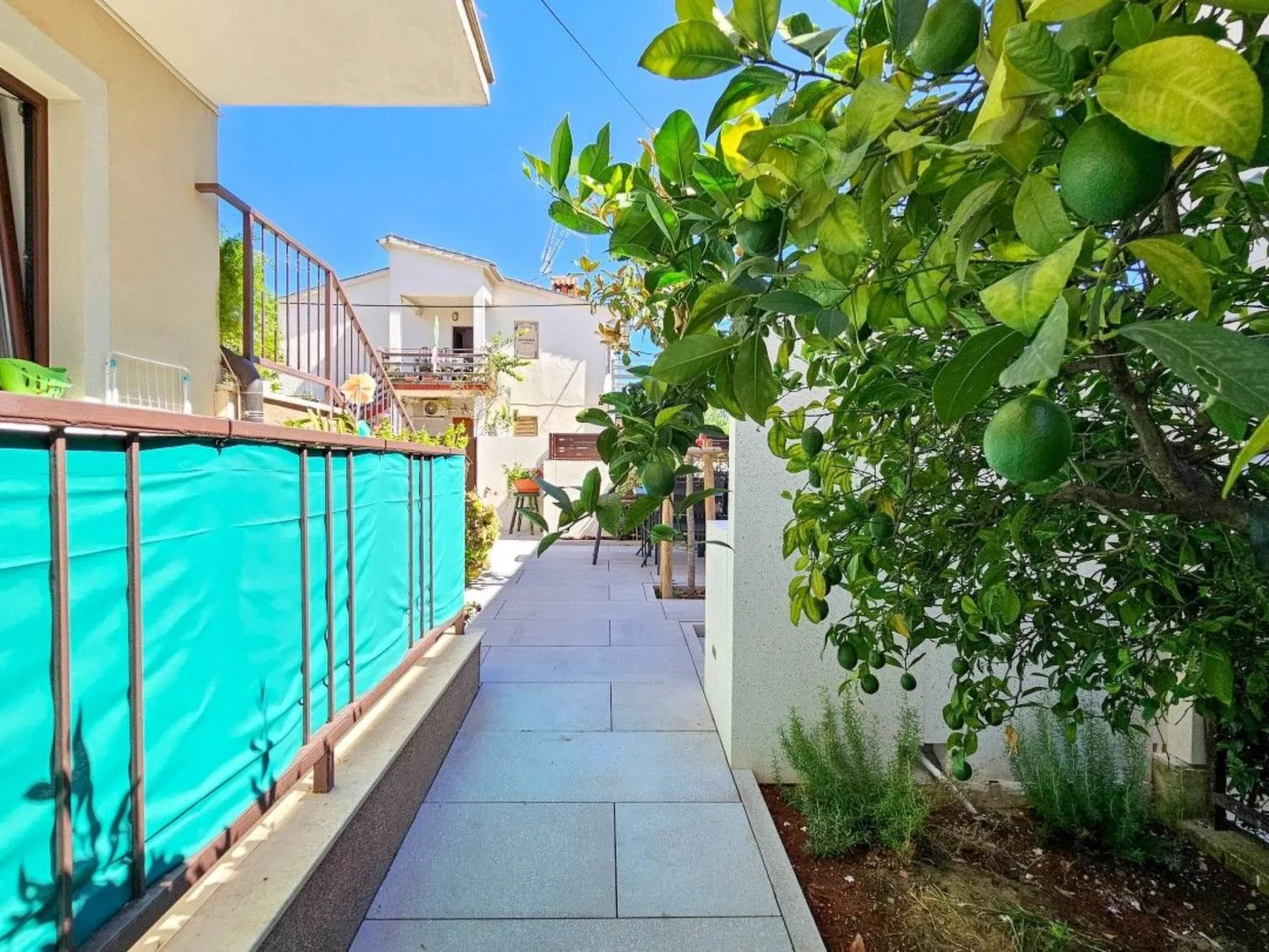 "Maja 3" mit Terrasse - Buiten