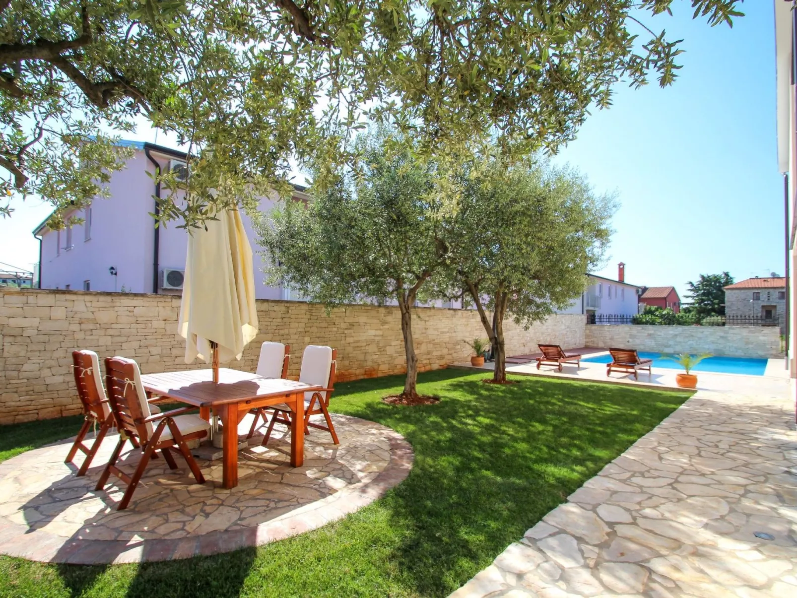 Für 4 Personen ca. 50 m&sup2; in Bužinija, Adriaküste Kroatien (Westküste von I - Buiten