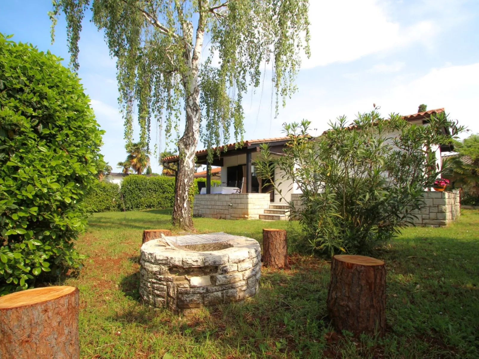 "Karpinjan" direkt am Strand - Buiten