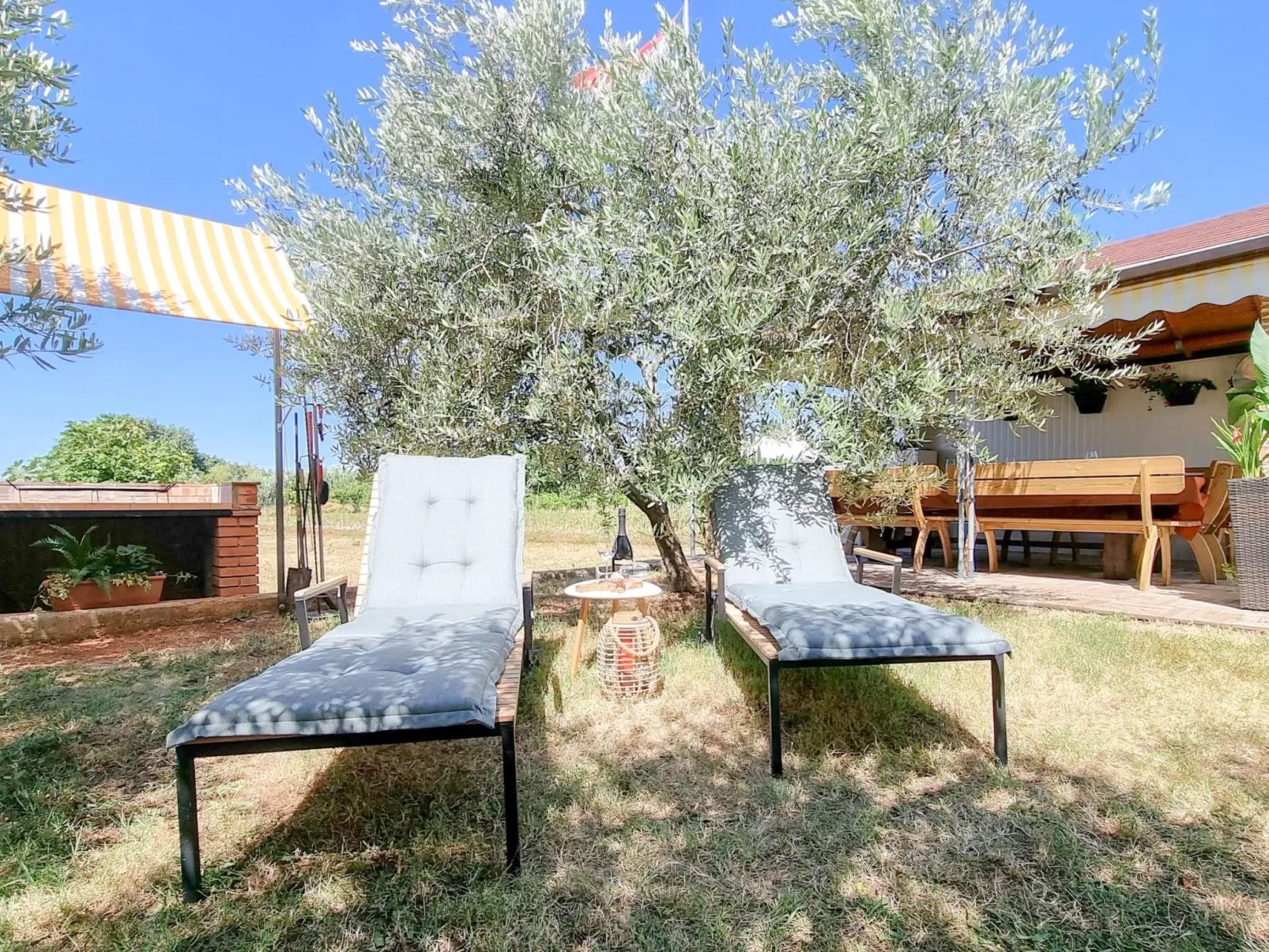 Wohnung "Barbara" mit Terrasse - Buiten