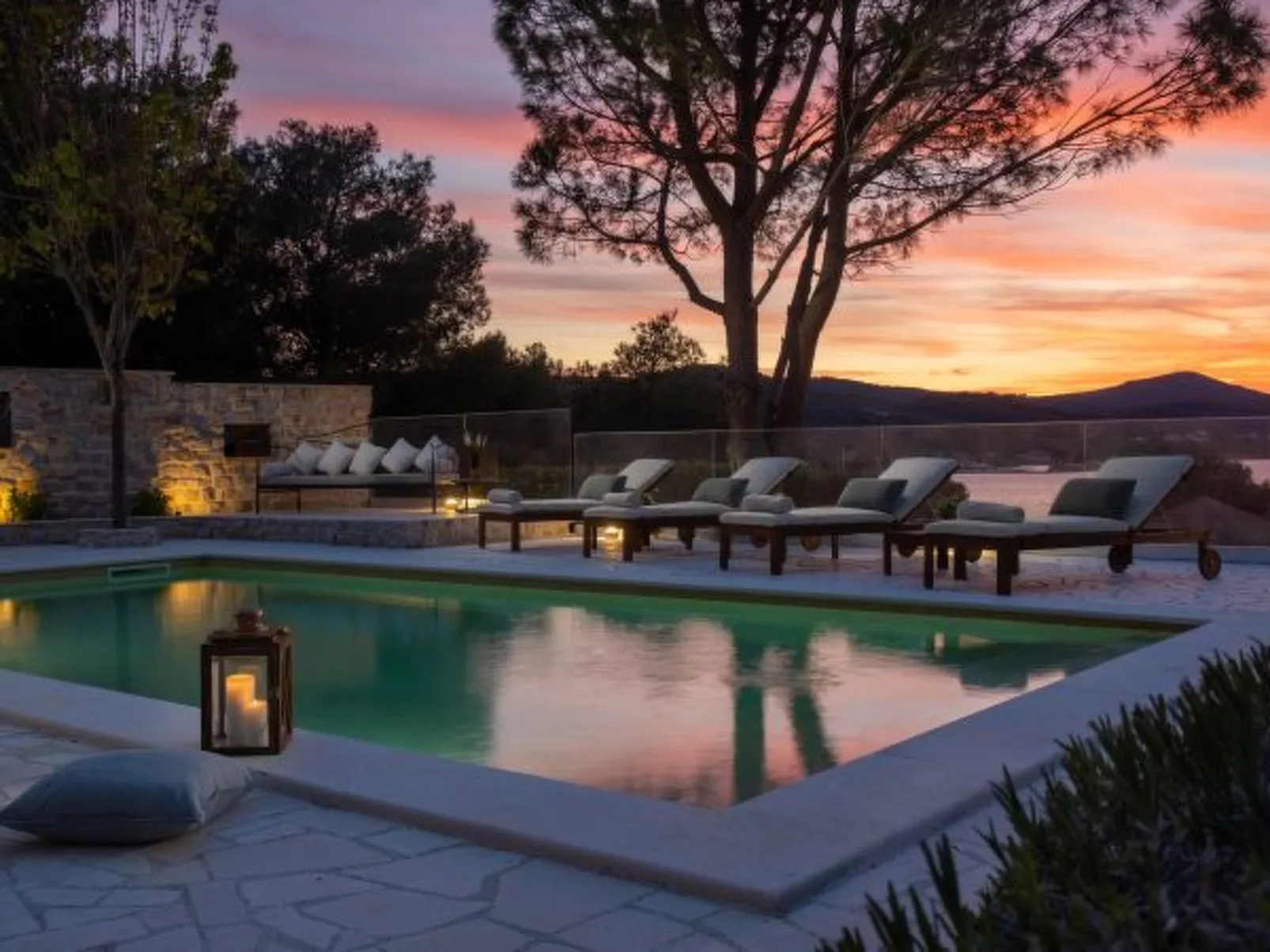 Villa Barotul with pool - Image-tags.info