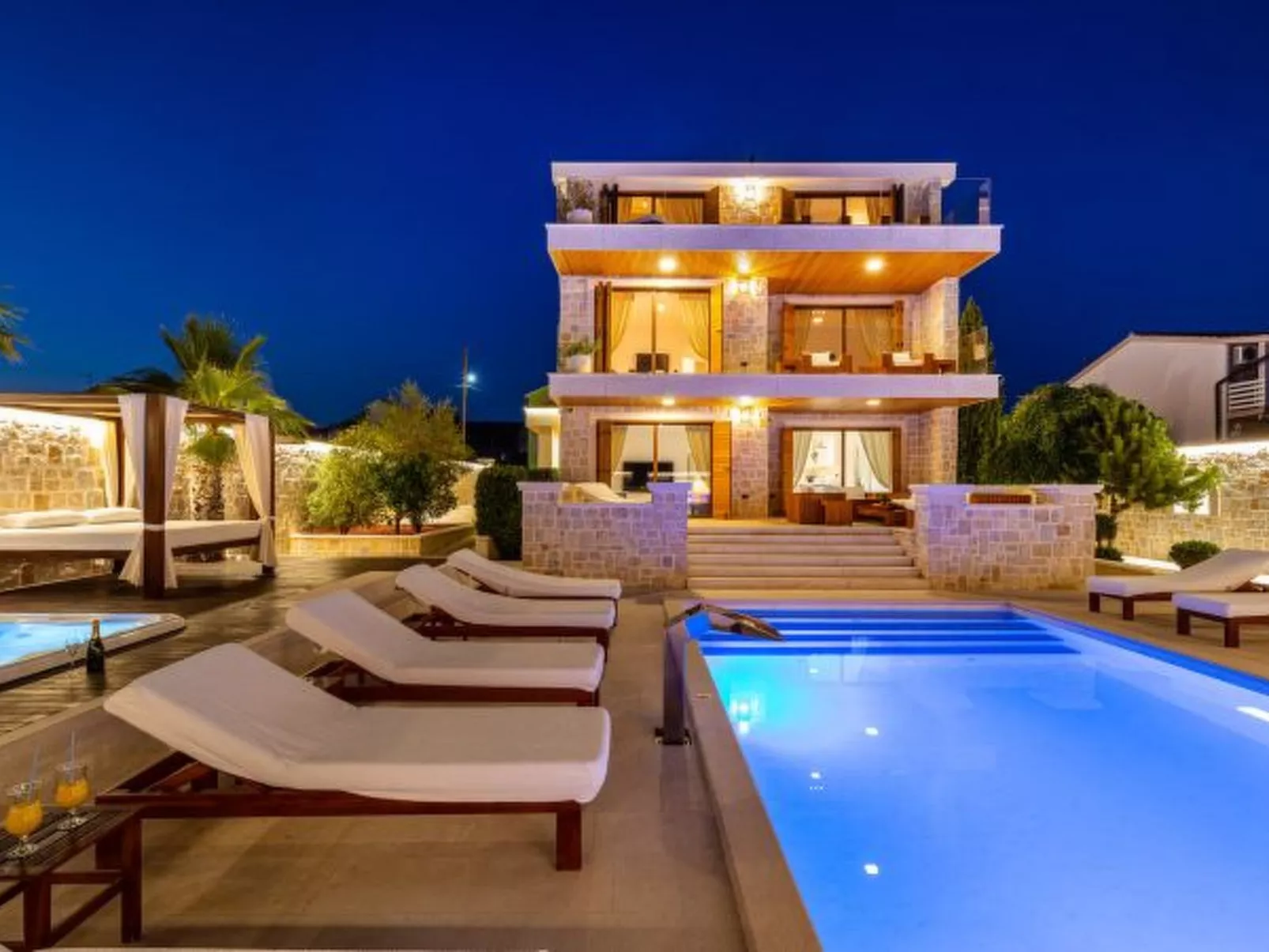 Villa Nena with heated pool, jacuzzi and sauna - Image-tags.info