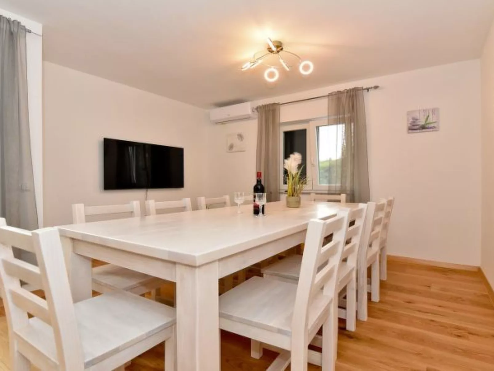 Villa Pinia with pool, Zadar - Image-tags.info