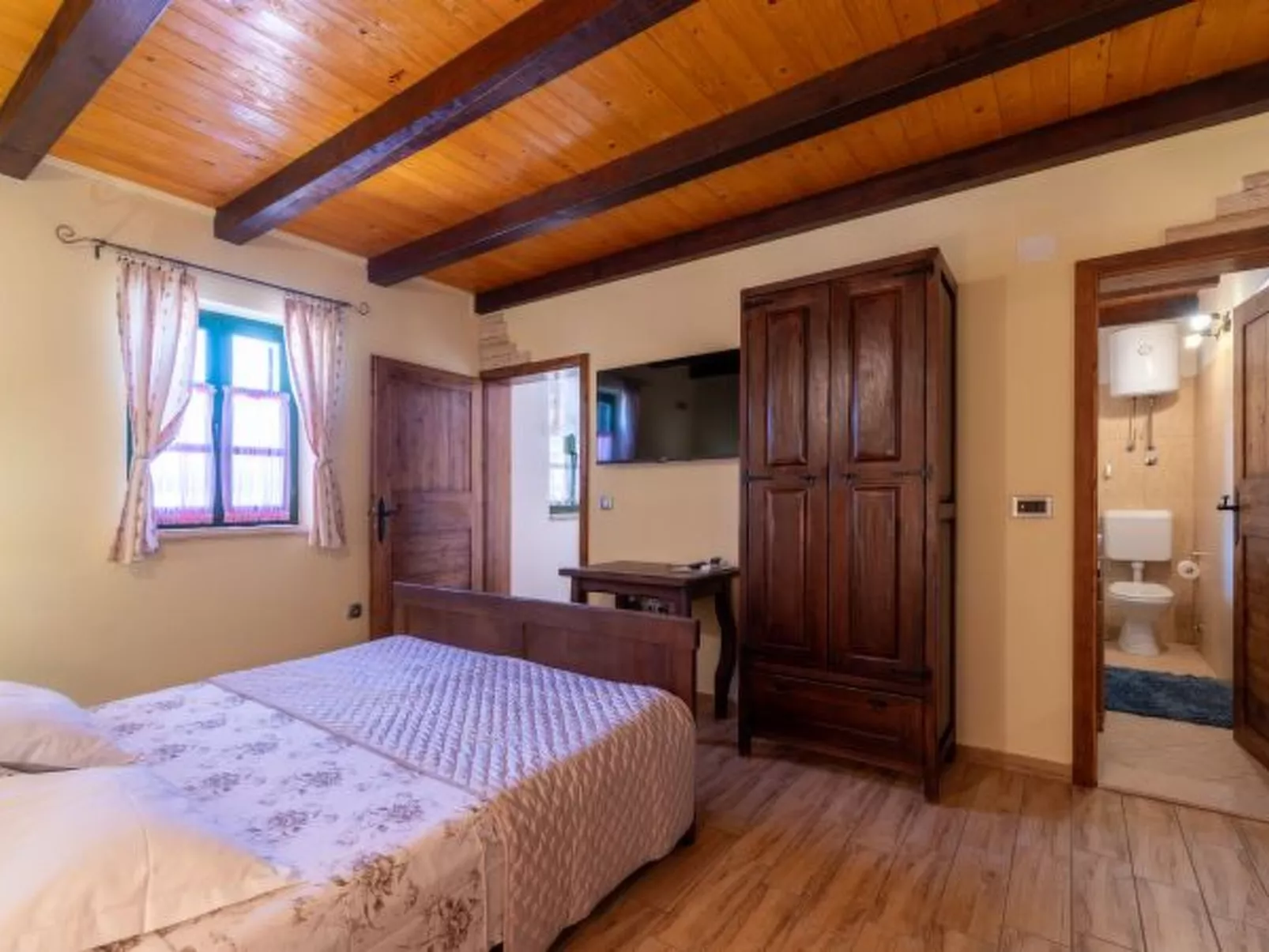 Stone villa Tea with pool - Image-tags.info