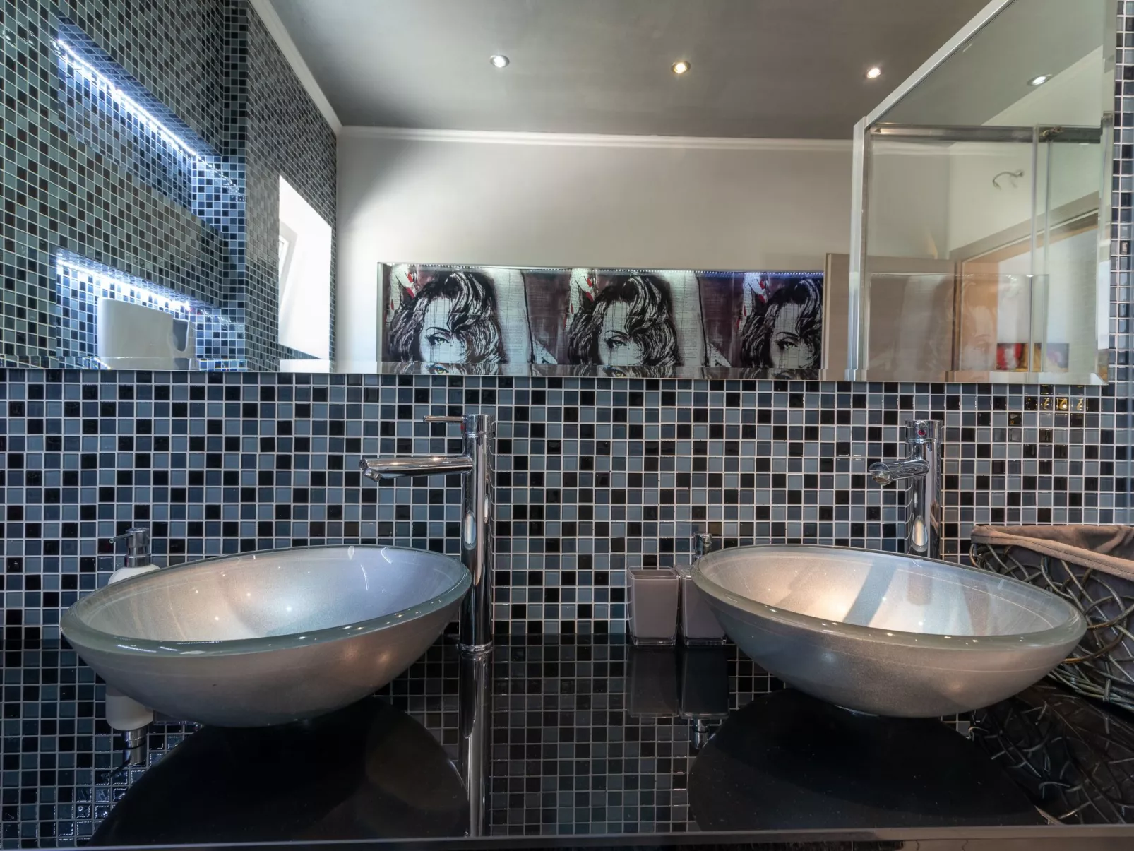 Modernes Apartment mit Gartennutzung, einer groß - Image-tags.info