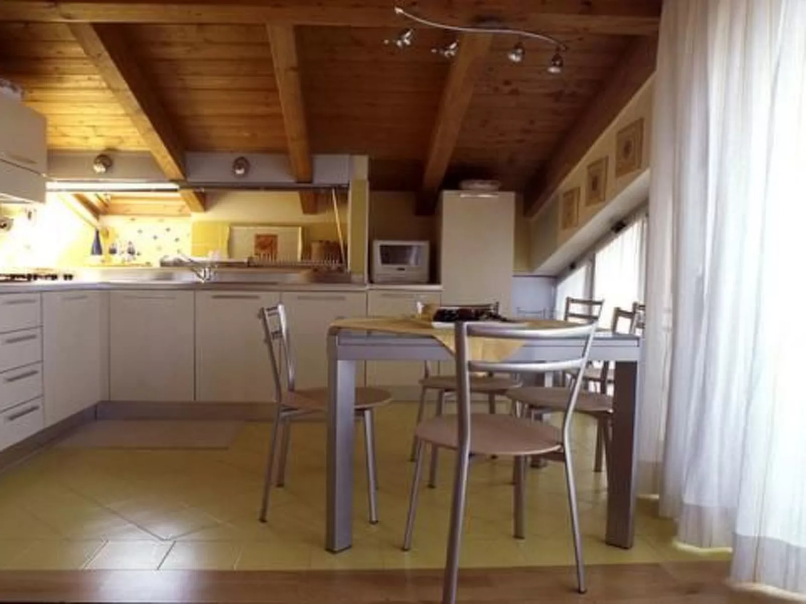 Zwei-Zimmer-Wohnung mit Panoramablick - Image-tags.info