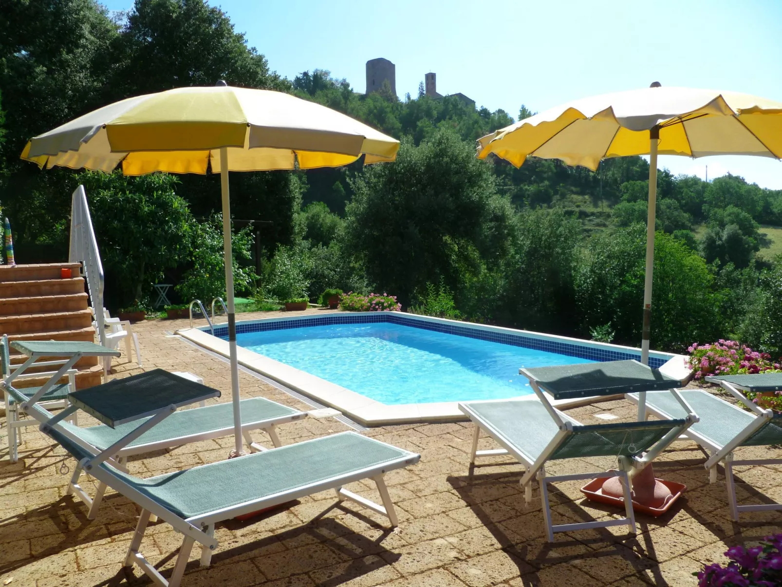 In Montecastelli Pisano mit beheiztem Whirlpool - Buiten