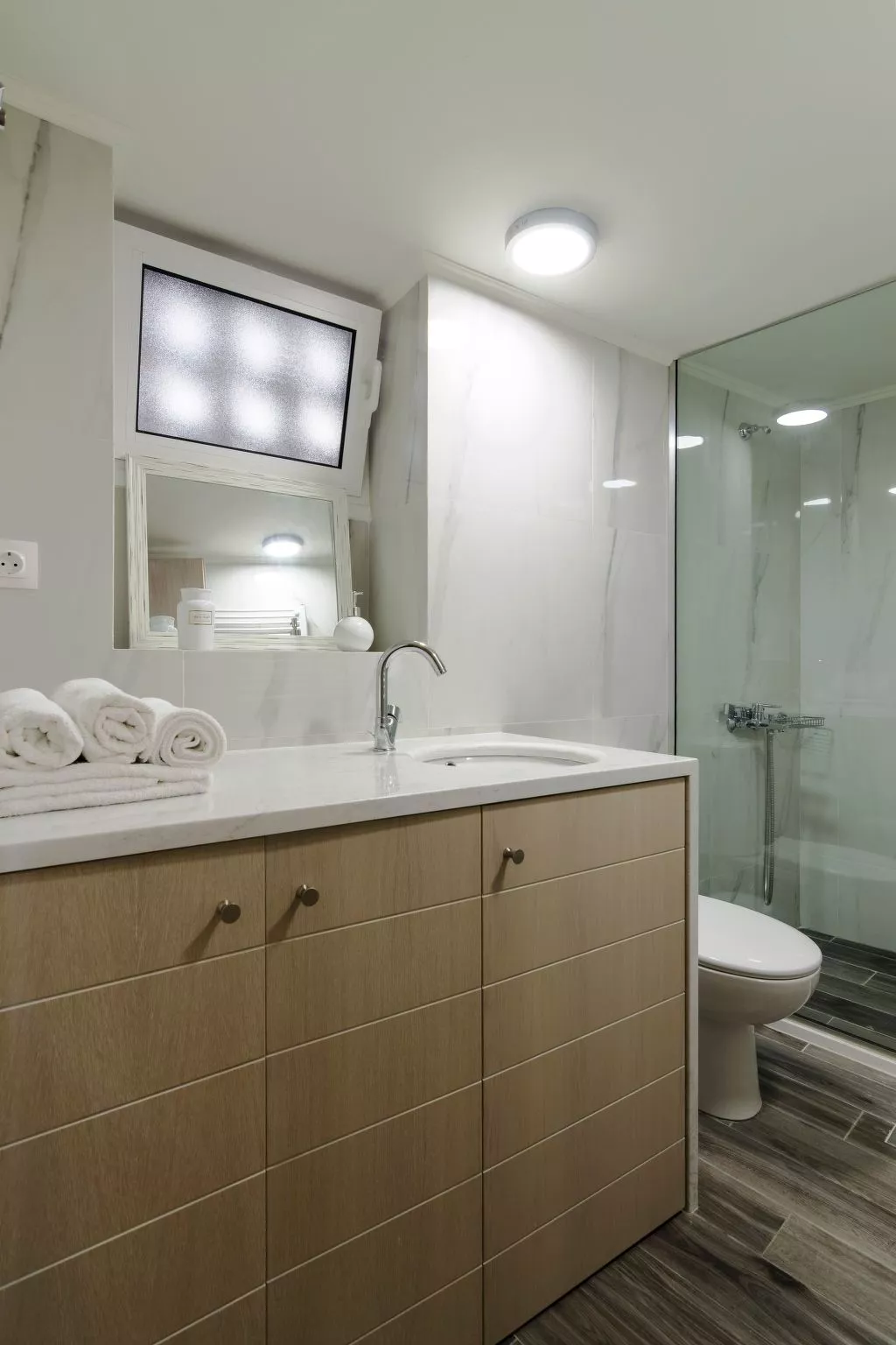 Leny's Seaside House - Binnen