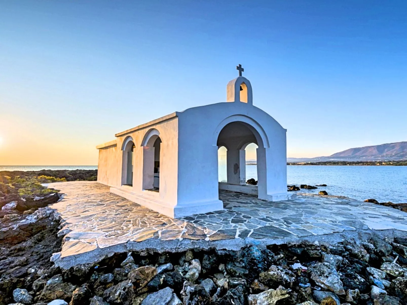 Villa "Minoas Grand" mit Blick auf das Wasser - Buiten