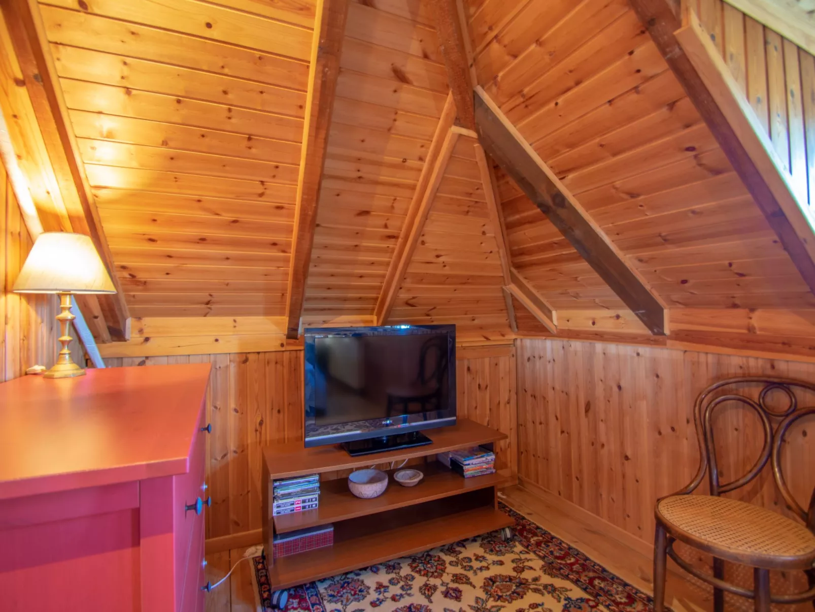 Anwesen mit Garten, Grill und Terrasse - Binnen