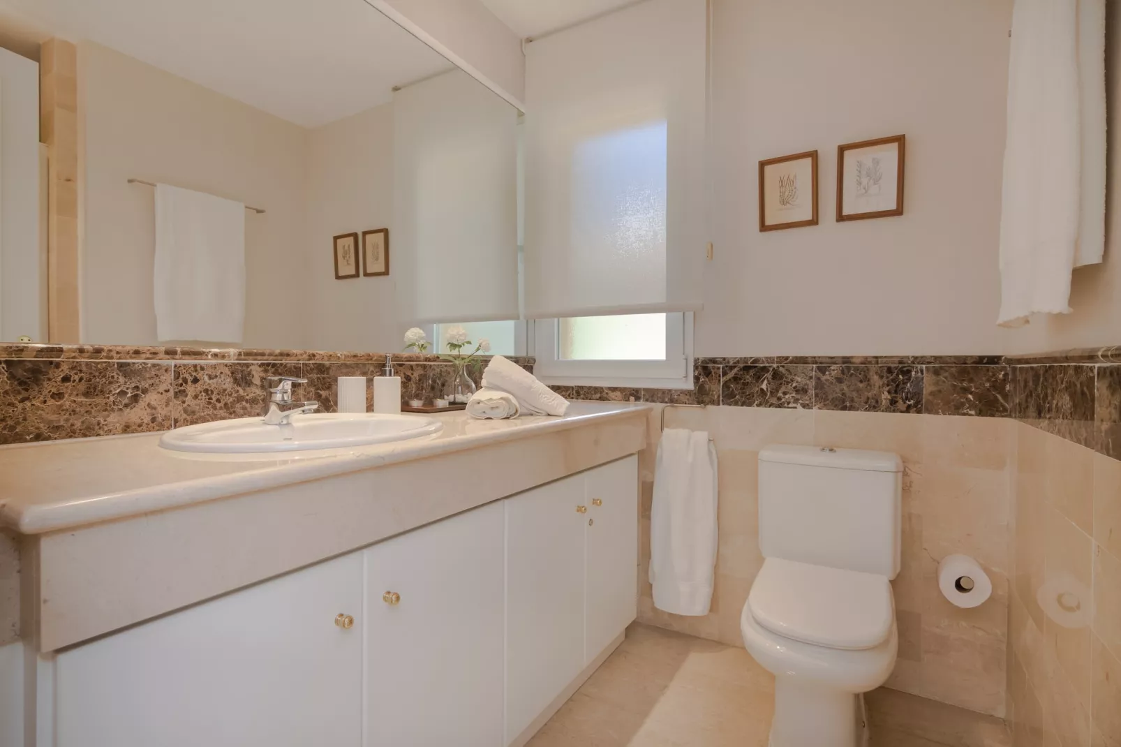 Superb Front Line Location, Sea View- Heated Pool - Badkamer