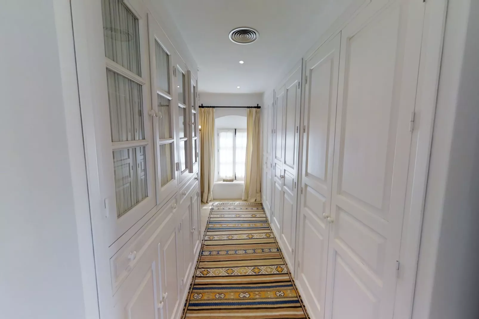 A Real Oasis in  Colonial style - Overloop