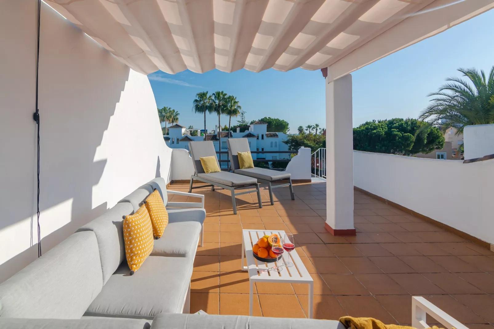 Beachside Penthouse with Rooftop Terrace & Pool - Terrasbalkon