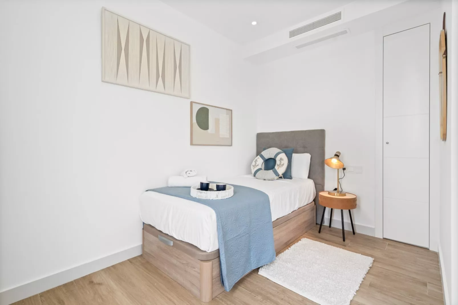 Modern 3-pax Apt & Solarium ALCAZABA LAGOON (2023) - Slaapkamer