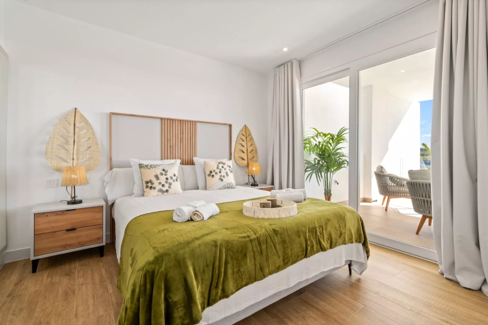 Stylish 2-bed Apartment ALCAZABA LAGOON (2011) - Slaapkamer