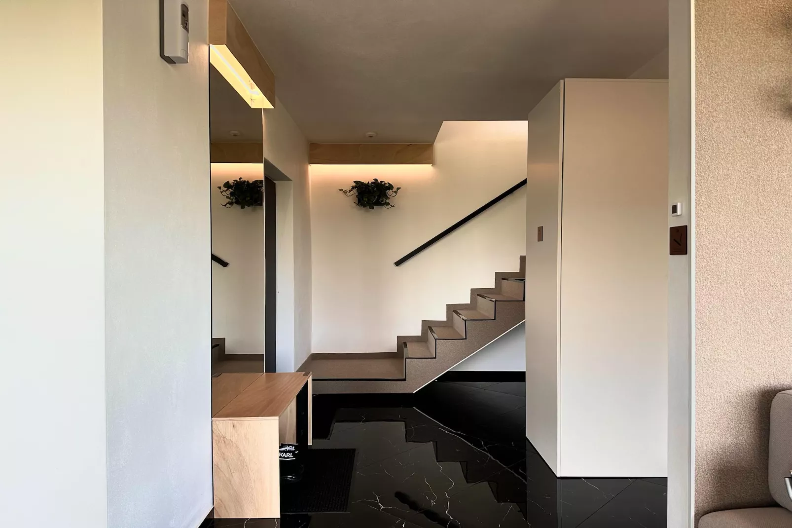 The EastHouse - Hal-ontvangst