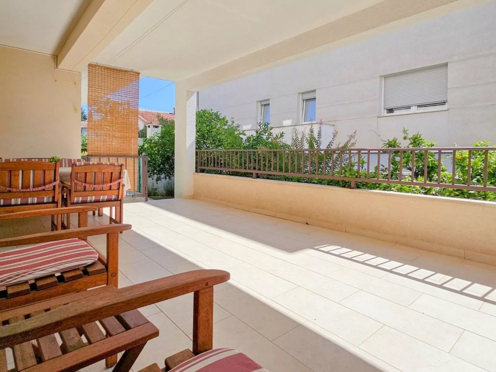 "Maja 3" mit Terrasse - Buiten