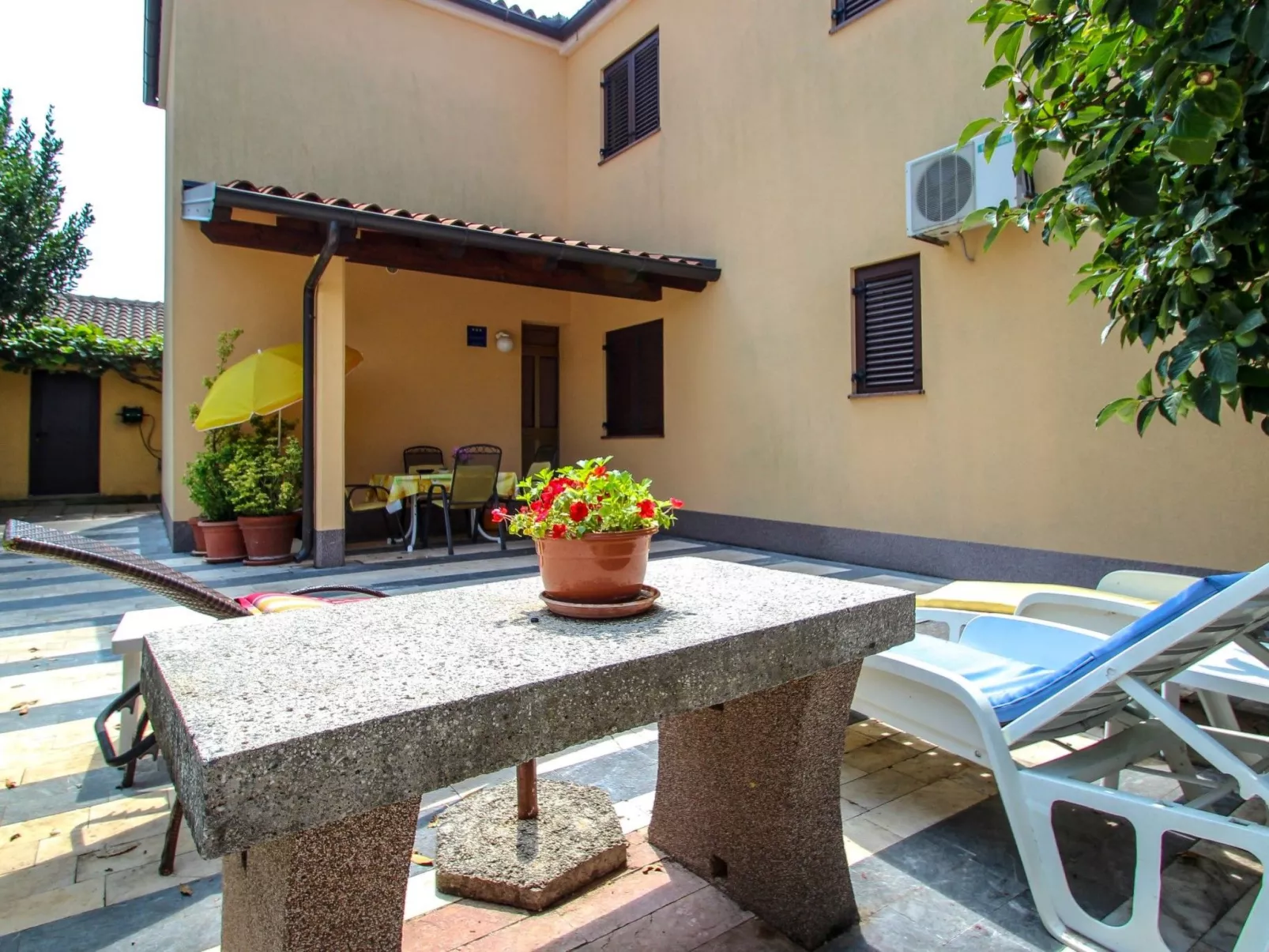 Erdgeschoss-Ferienwohnung Martinis 2 - Buiten