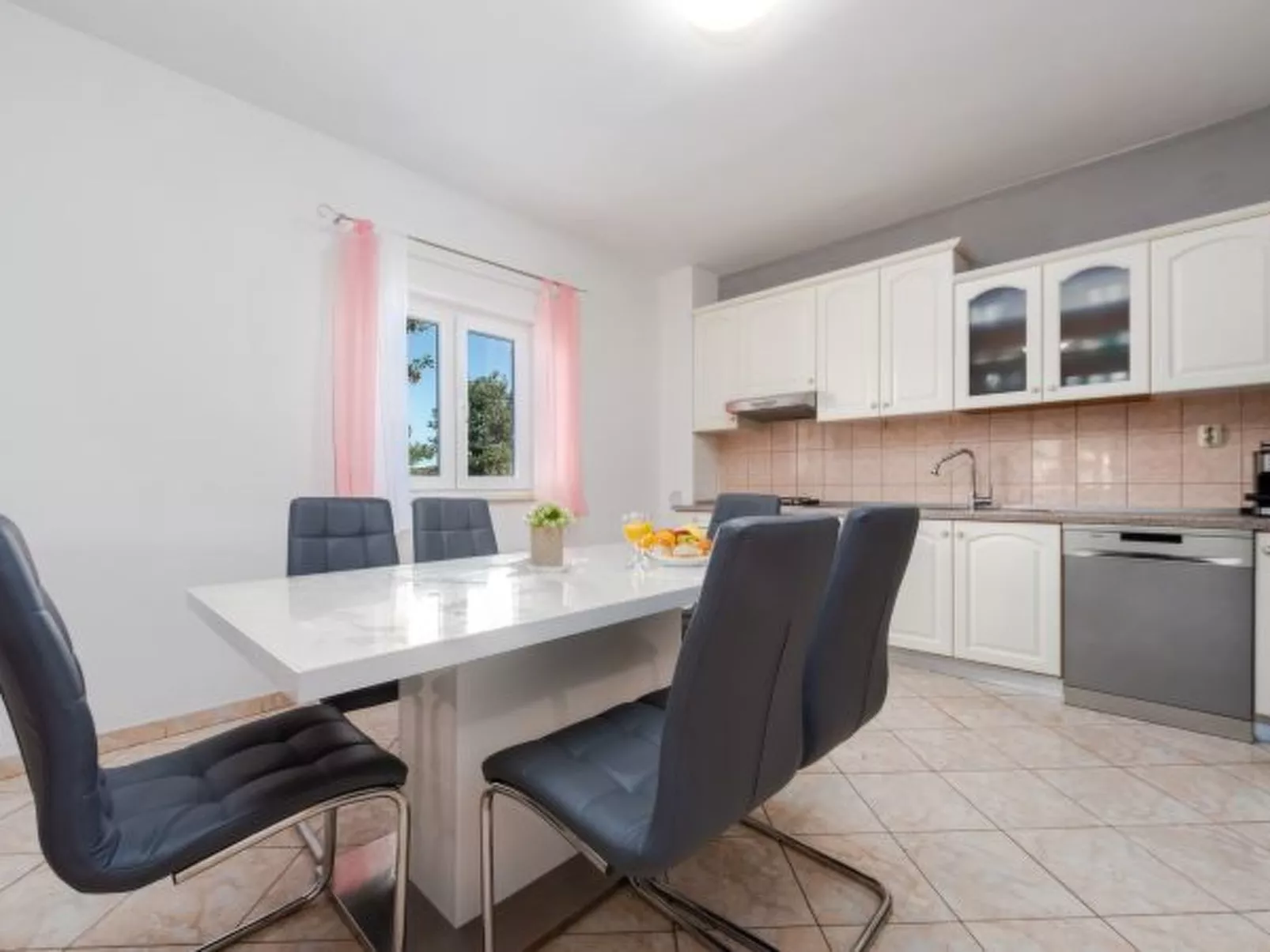 Holiday House Laetitia with pool - Image-tags.info