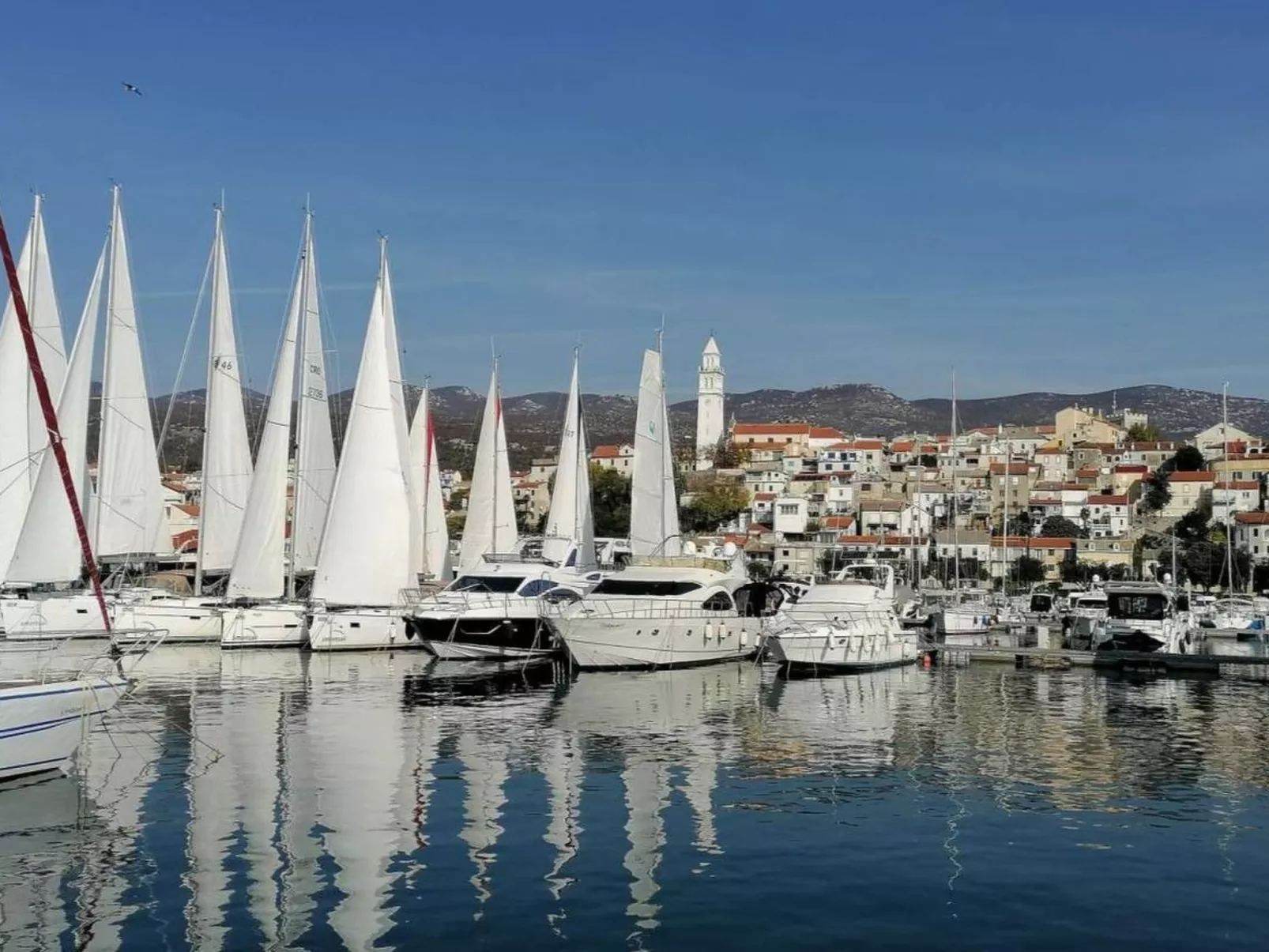 Zimmer für 2-3 Personen mit AC und eigenem Bad - Buiten