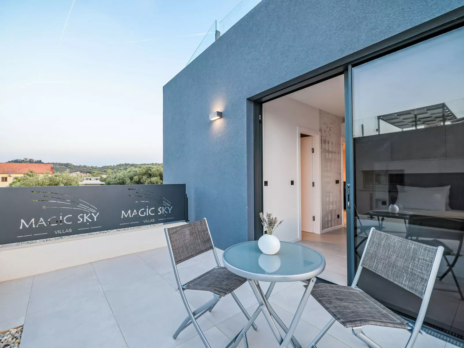 Magic Sky 1 - Buiten