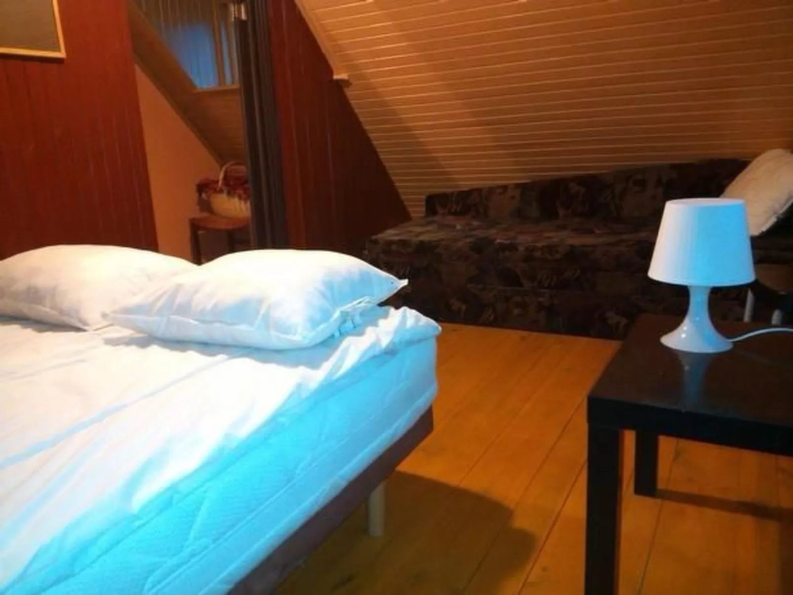 Freistehendes Haus mit eingezäuntem Grundstück an einer Lagune - Binnen