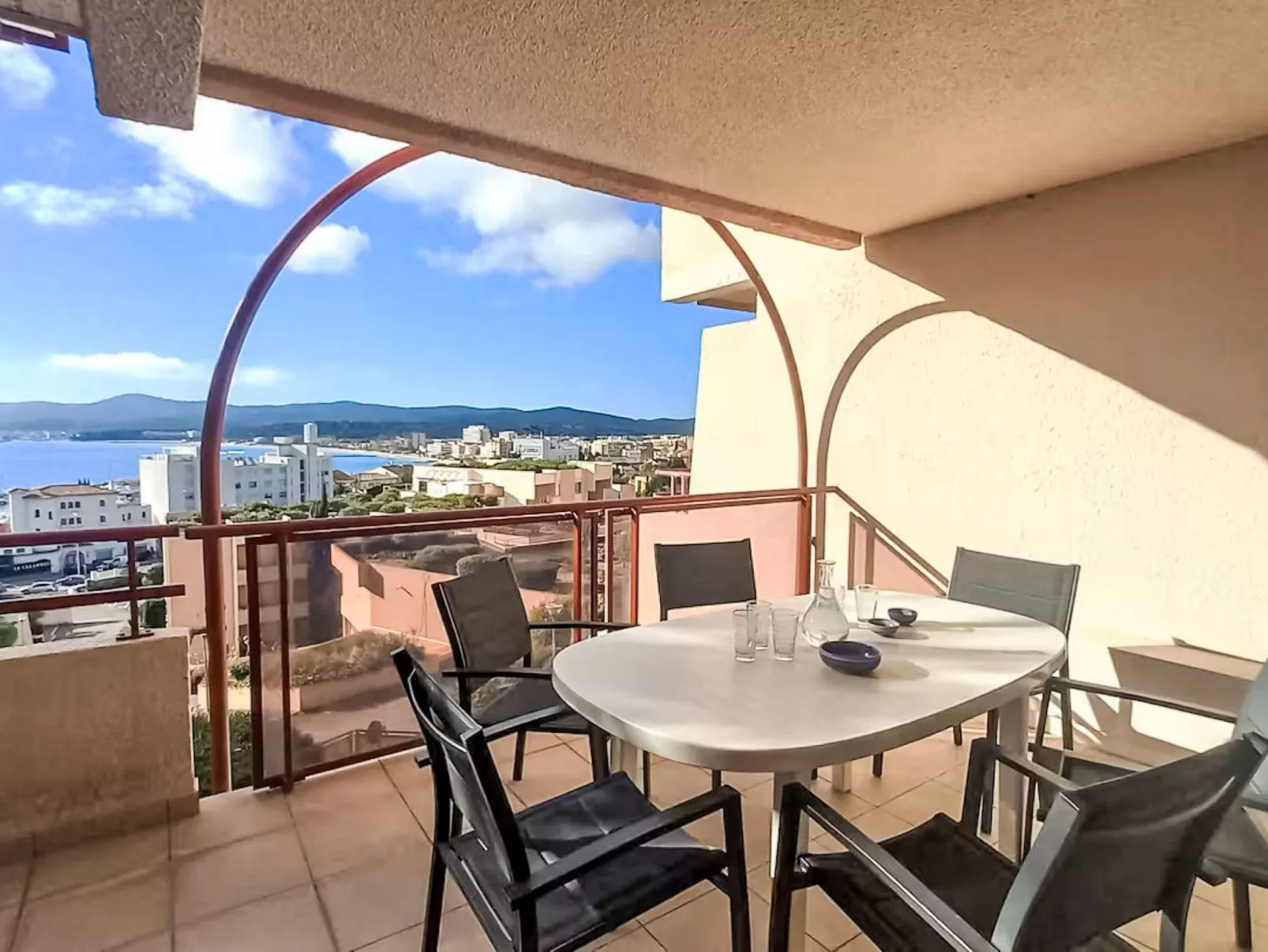 Les Mandariniers - Buiten