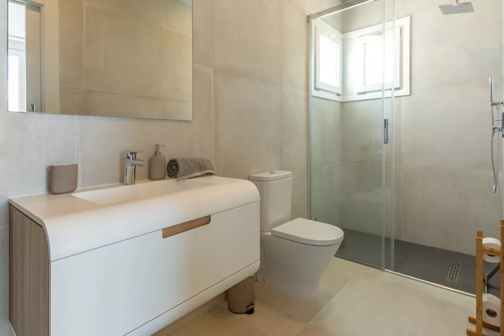 Modern Villa with Private Pool & Rooftop Terrace - Badkamer