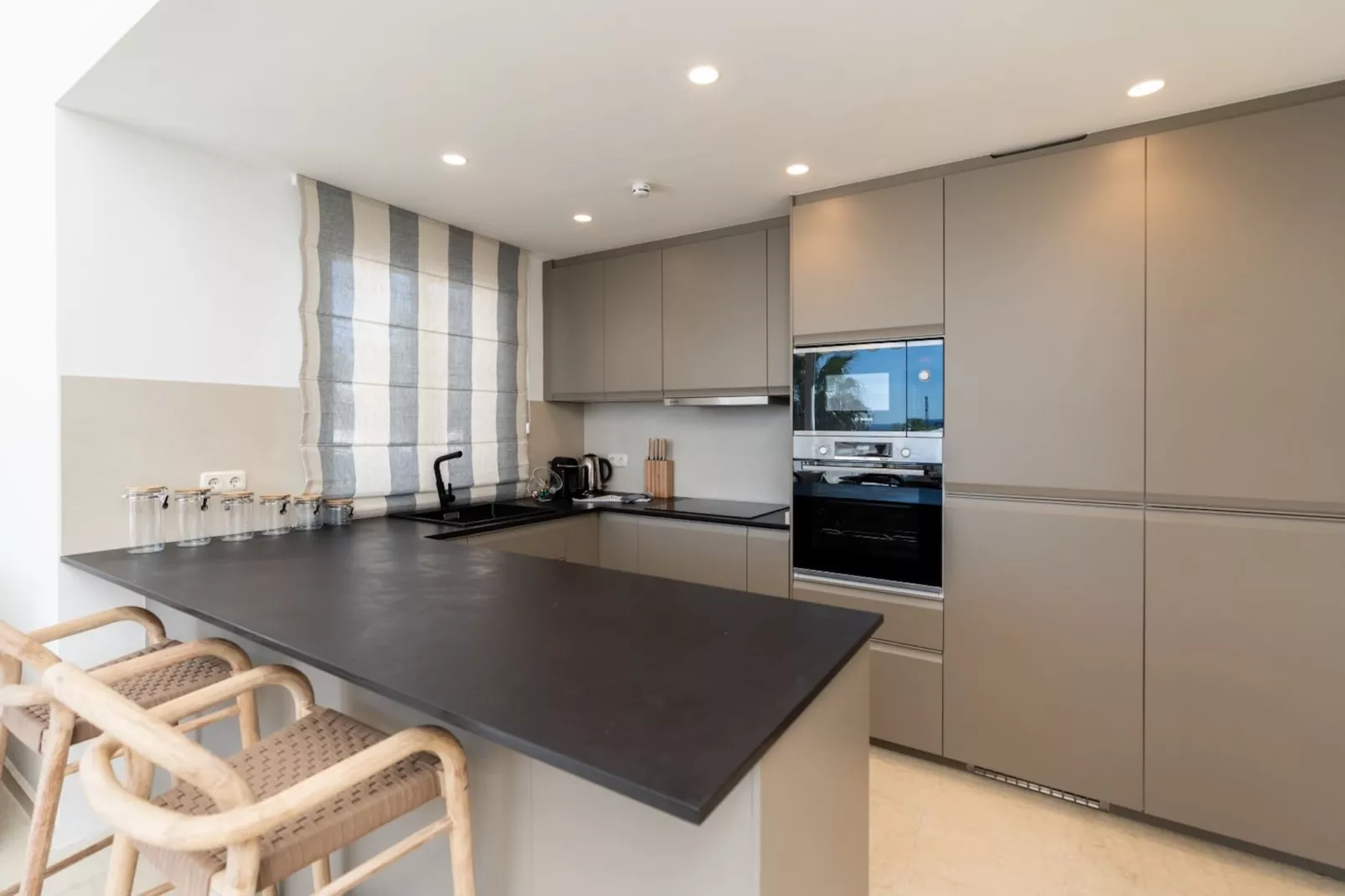 Exclusive 3-bed Penthouse Alcazaba Lagoon (321) - Keuken