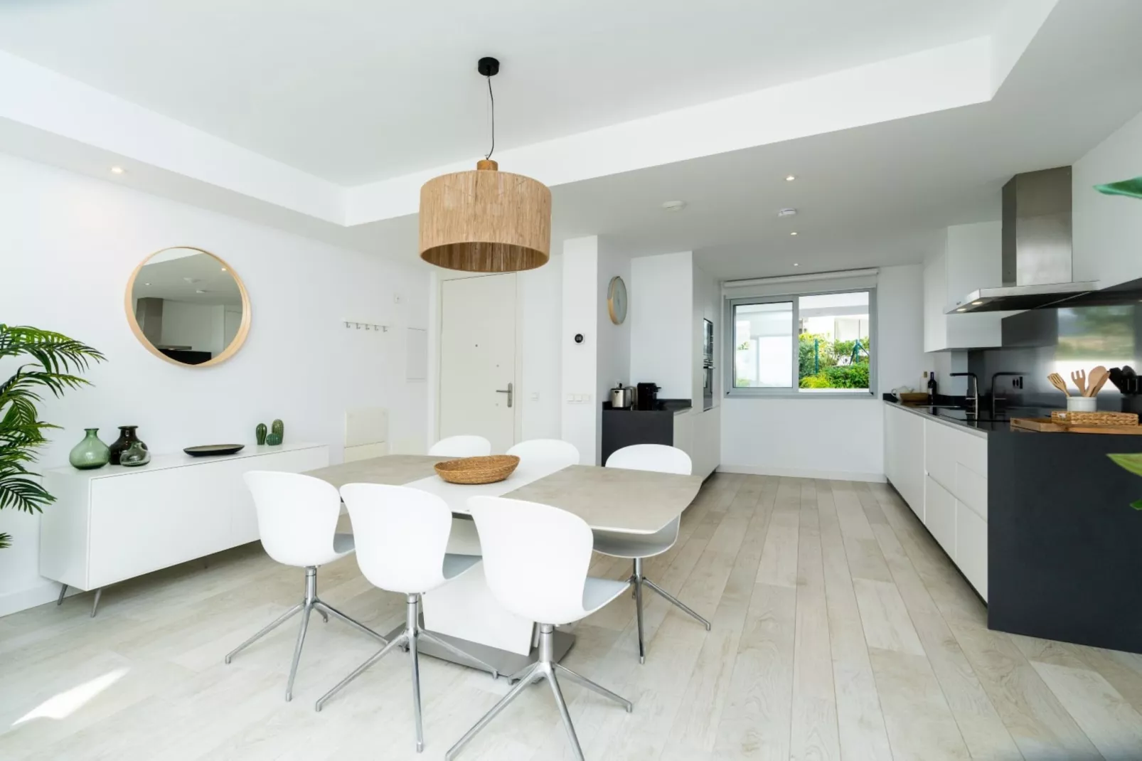 Elegant 2-Bedroom Apartment | Alcazaba Lagoon 1112 - Eetkamer