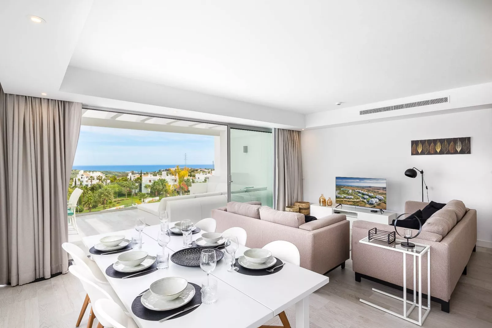 Stylish 3-Bed Apartment | Alcazaba Lagoon 1514 - Woonkamer