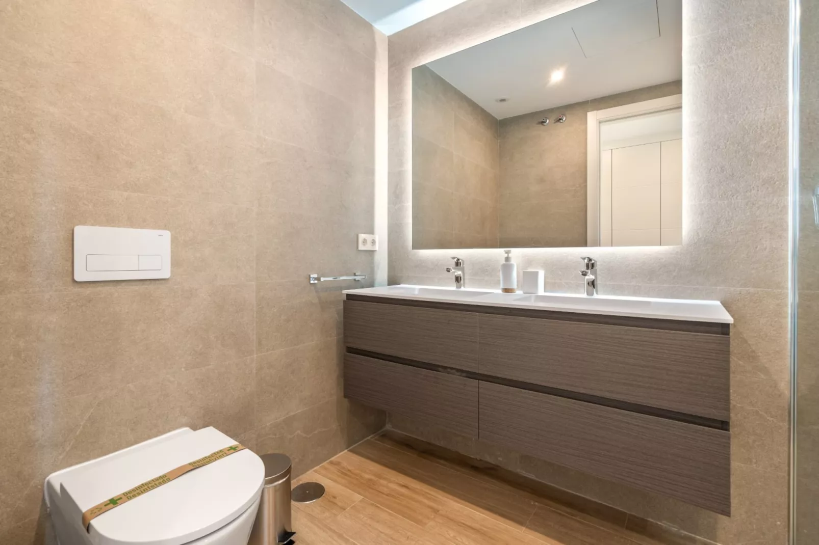 Chic 3-Bed Apartment ALCAZABA LAGOON (2107) - Badkamer