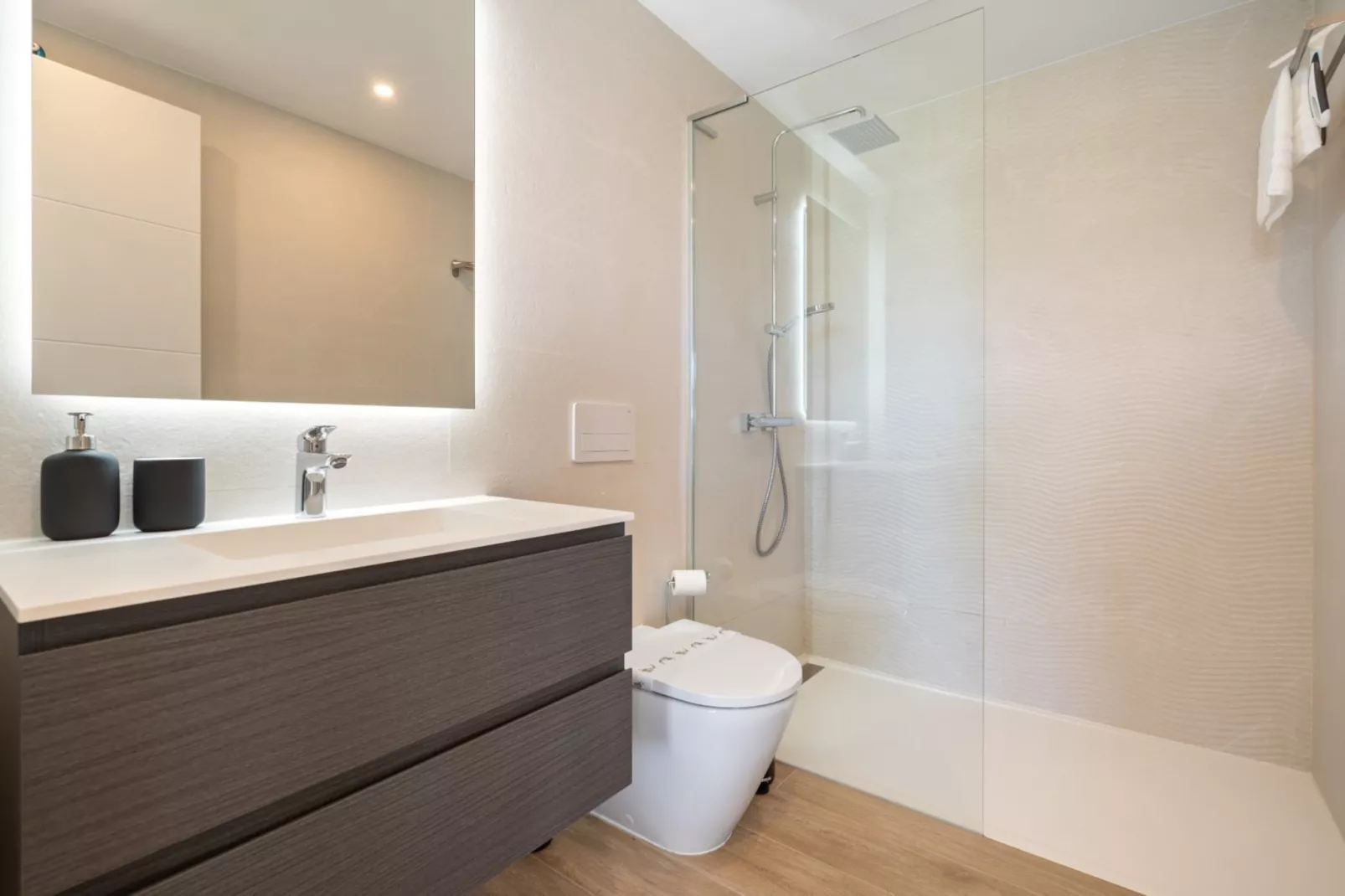 Stylish 2-Bed Apartment - ALCAZABA LAGOON (2115) - Badkamer