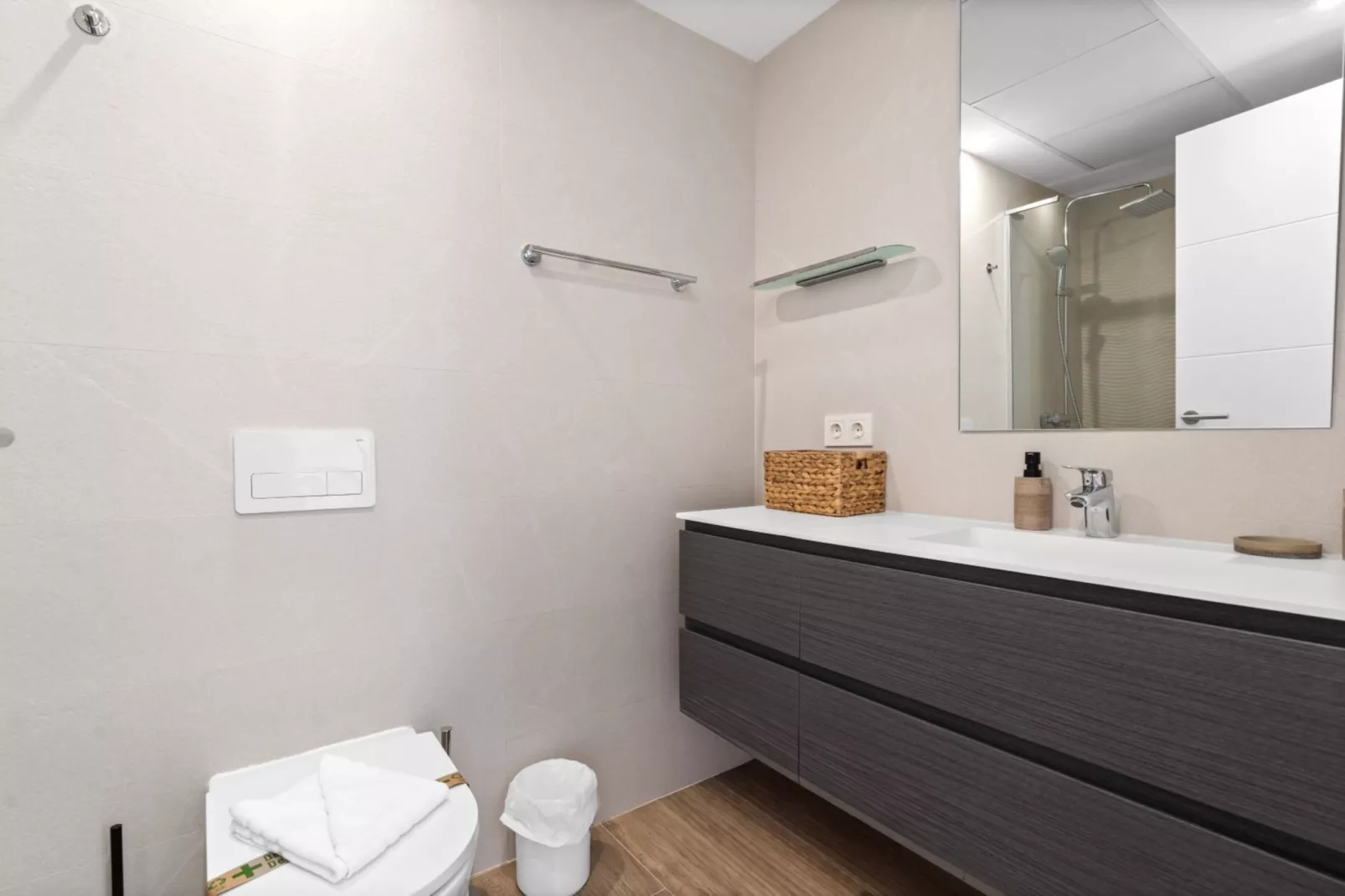AL4-2025 ESTEPONA - APARTMENT - ALCAZABA LAGOON - Badkamer