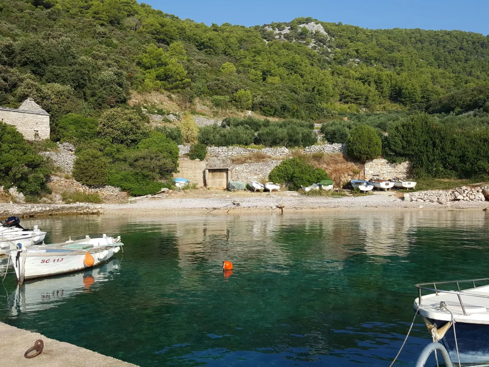 Weißes Haus Robinson mit BBQ und Terrasse - Image-tags.info