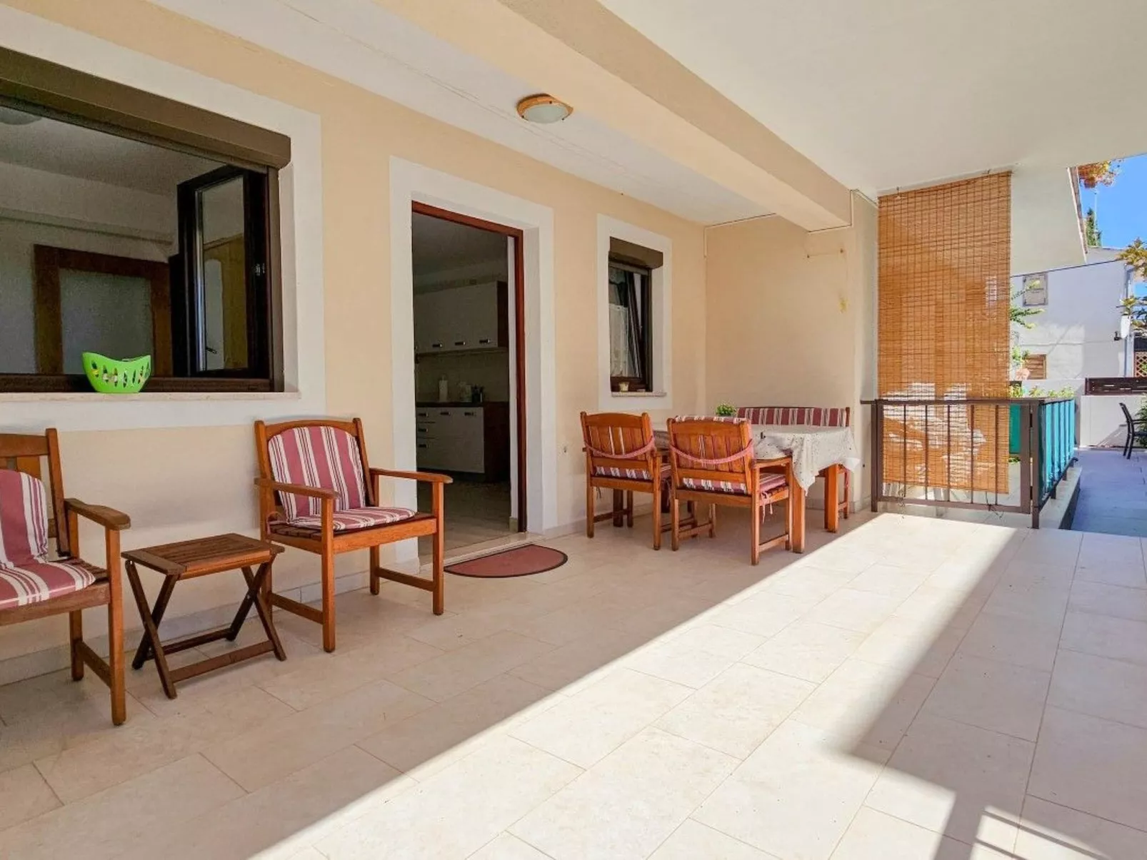 "Maja 3" mit Terrasse - Binnen